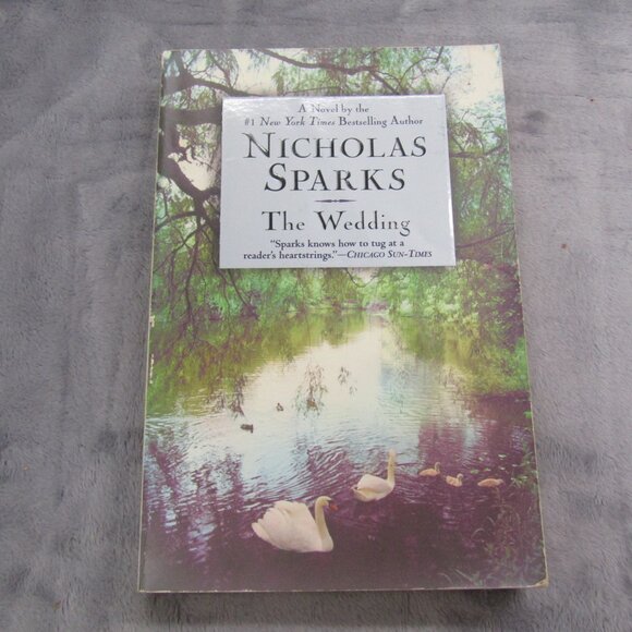 The Wedding By Nicholas Sparks Papercover Book - Picture 1 of 7